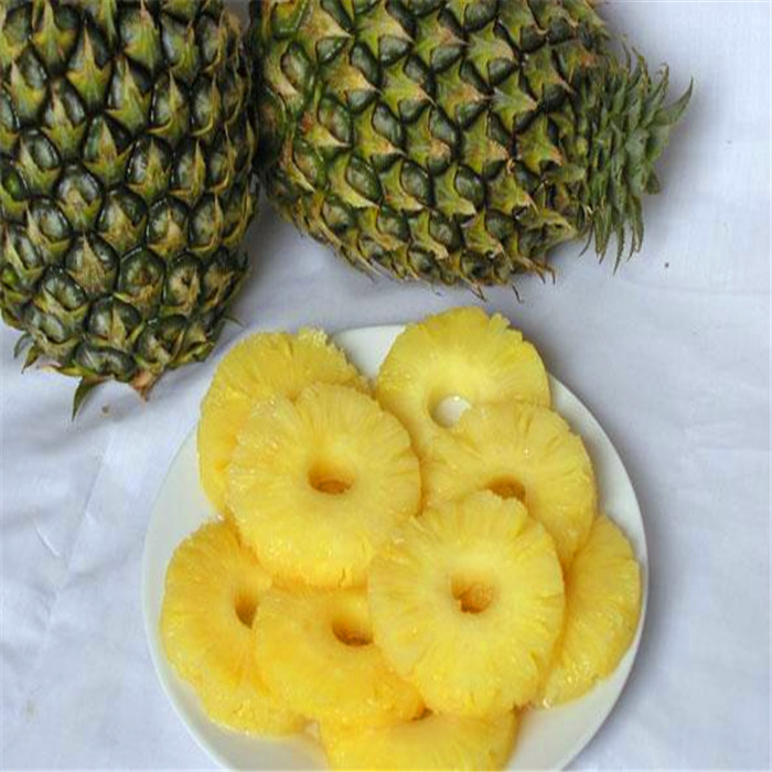 canned pineapple pieces