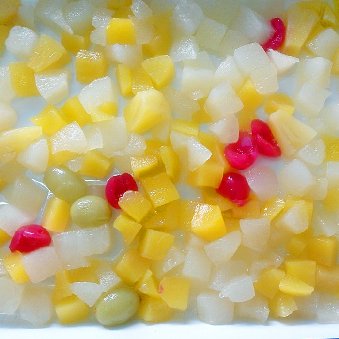 canned fruit cocktail ingredients